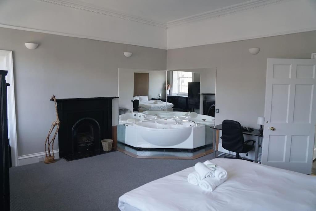 Prime Edinburgh City Centre - 4 Bed Penthouse מראה חיצוני תמונה